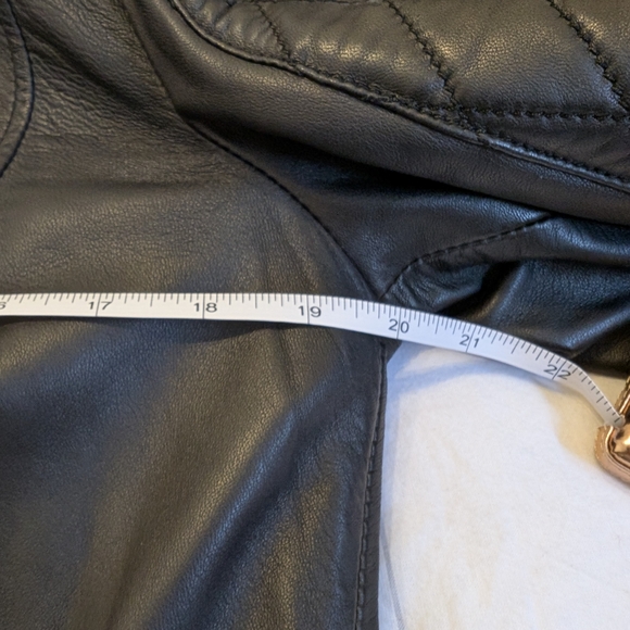 Elegant Black Quilted Leather Jacket with Hood - Picture 14 of 16